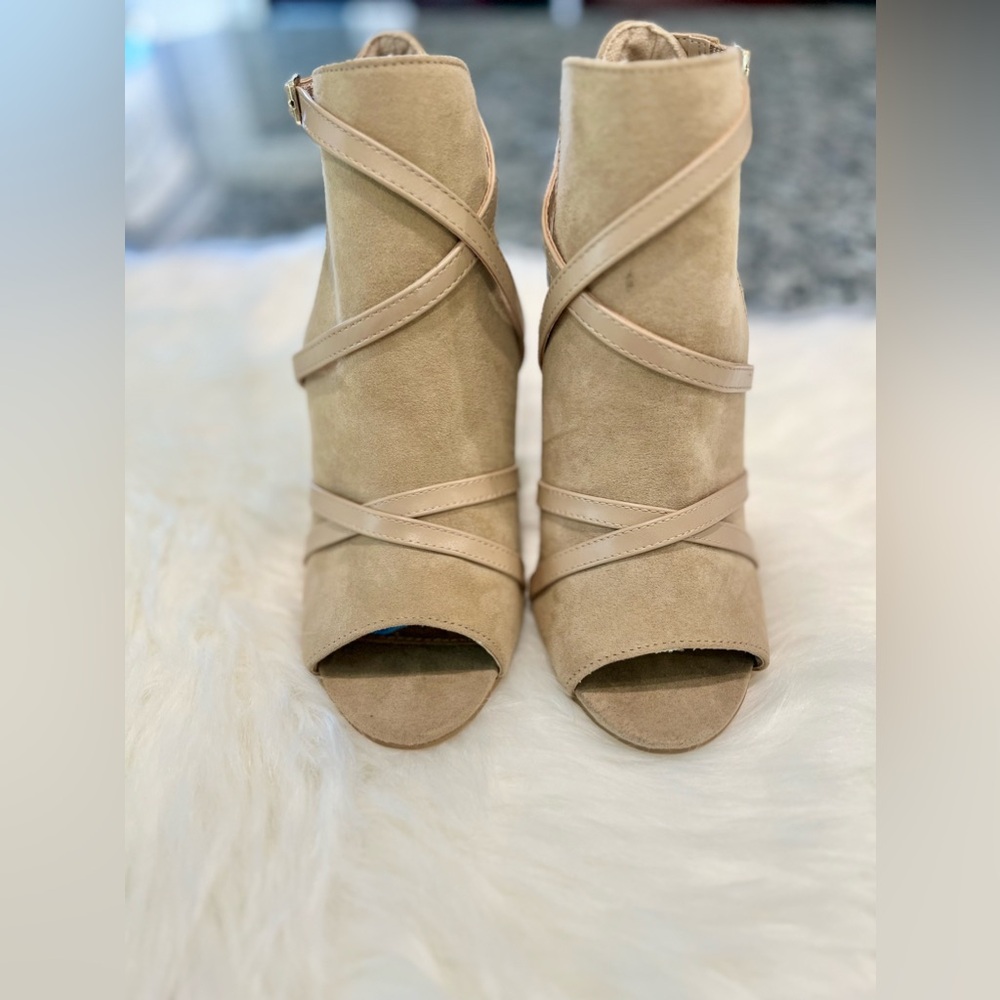 Christian Siriano- Heels. Beige Women’s Size 8